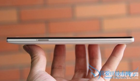 OPPO Find 7白色版机身有侧面图