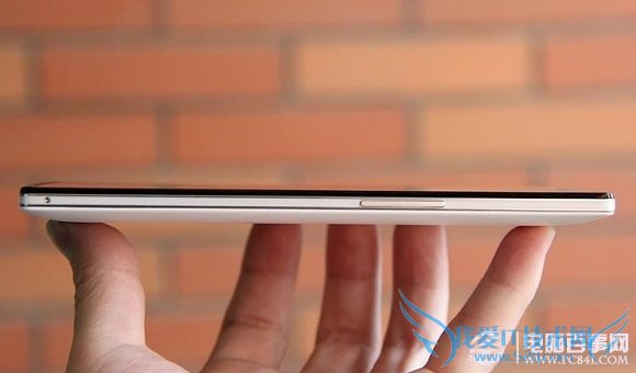 OPPO Find 7白色版机身左侧面图