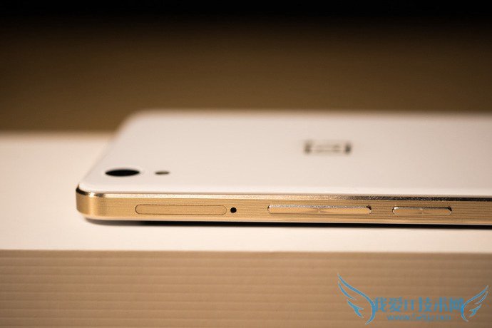 1499元勇气何在?一加手机X开箱评测