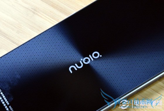 努比亚Z9 Max黑色背面图片