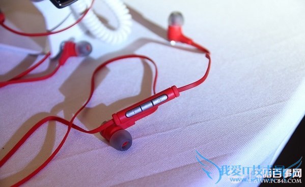 一加手机JBL特别版定制耳机图赏二