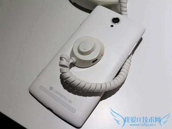 千元性价比之王 小哇手机背面外观