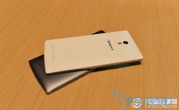 OPPO Find 7轻装版机身侧面图片