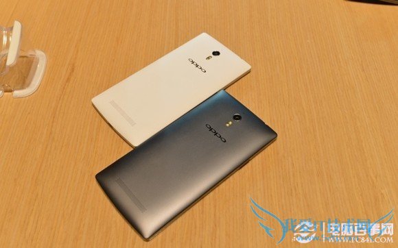 OPPO Find 7轻装版背面图片