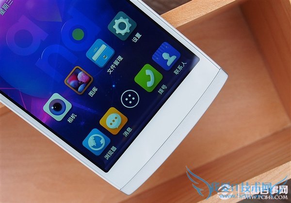 中国移动自主4G手机ME811图赏