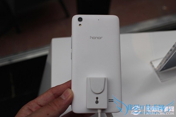 荣耀畅玩4电信版背面图片