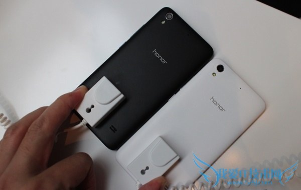 64位千元4G手机 荣耀畅玩4电信版图赏