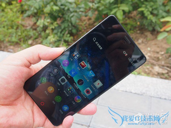 努比亚Z7 mini手机正面外观