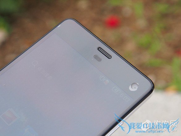努比亚Z7 mini屏幕上部细节