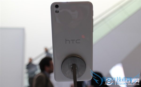 HTC Desire 816背面图片