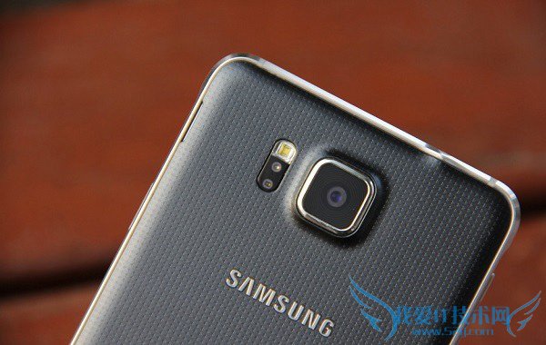 精致金属边框 12张三星GALAXY Alpha图片欣赏