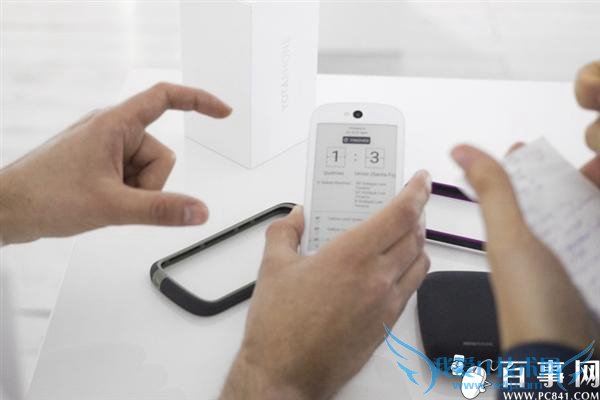 īˮ+5ȫ YotaPhone 2ڰèɫͣ3