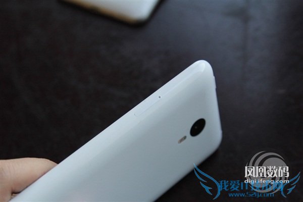 魅蓝Note采用单卡槽双卡设计