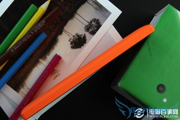 Nokia XL侧身特写