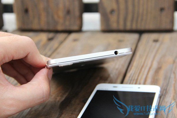 全球最薄逆天设计 Vivo V5 Max真机图赏