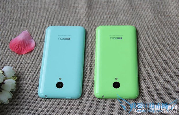 魅蓝绿色版和浅蓝色版背面对比