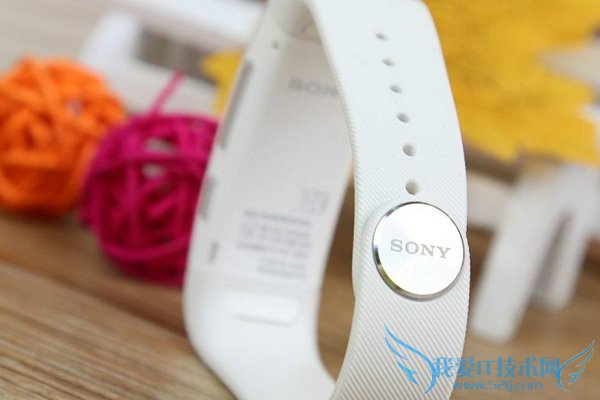 简约设计 索尼SmartBand Talk SWR30智能手环图赏