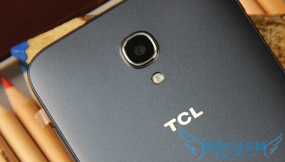TCL S830U后置摄像头特写