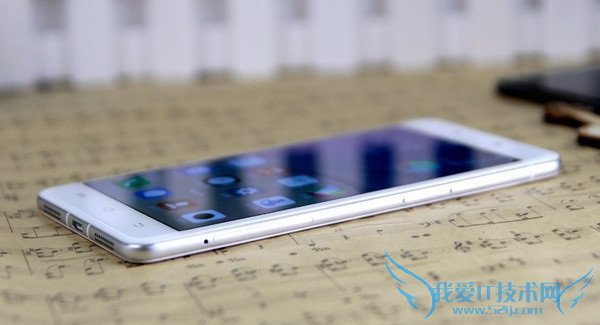 vivo X5Pro白色版外观