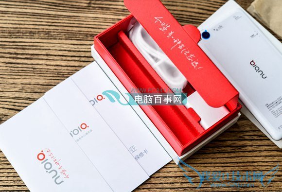 努比亚Z5s mini白色版配备耳机