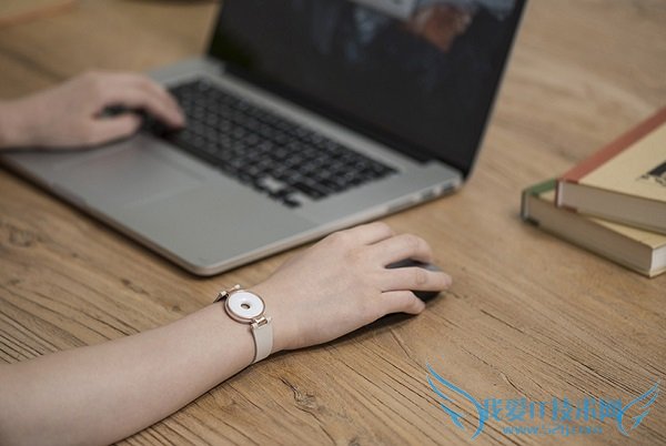 高圆圆同款手环 华米Amazfit手环开箱图赏