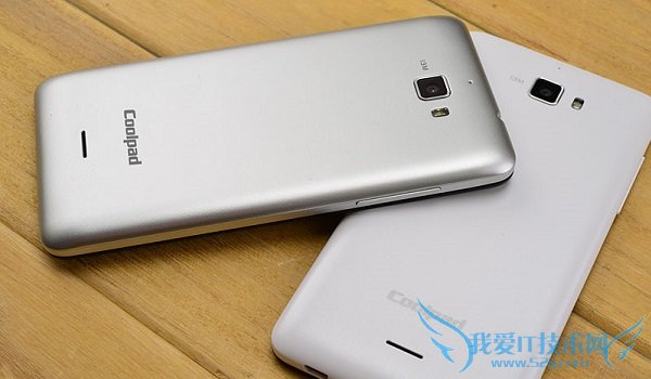 酷派大神F1联通版与移动版背面外观有细微不同