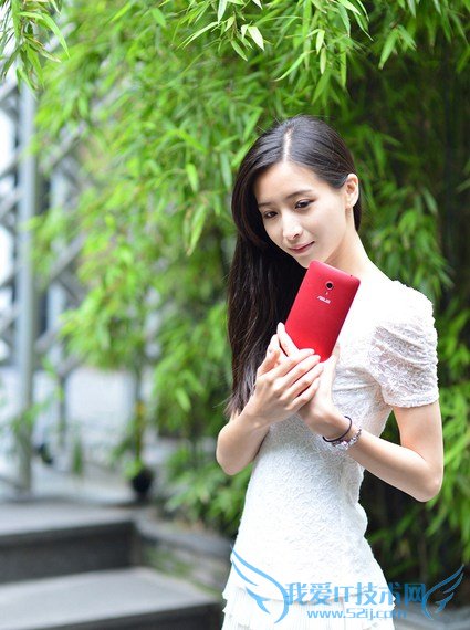 妹子是亮点 华硕Zenfone6美女展示图赏