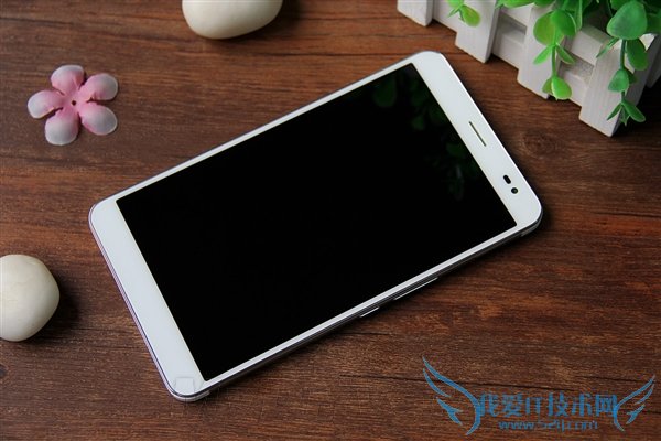 图为荣耀X1爱奇艺版真机图赏