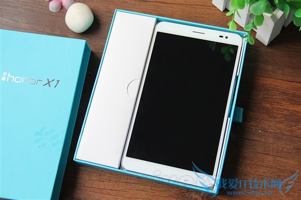 图为荣耀X1爱奇艺版开箱图赏