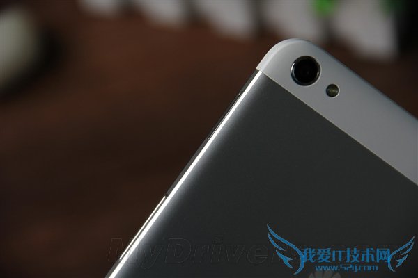 图为荣耀X1爱奇艺版后置摄像头