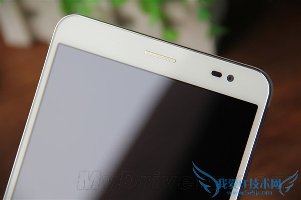 图为荣耀X1爱奇艺版前置摄像头