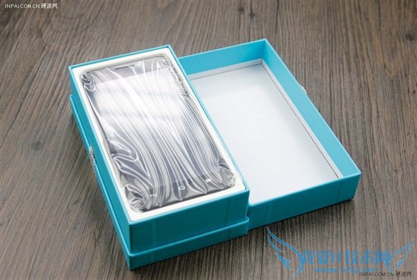 打开包装盒