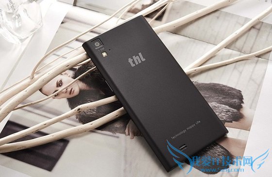 THL美猴王2手机背面外观