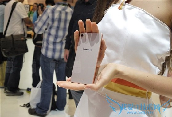 联想VIBE X2背面外观图片