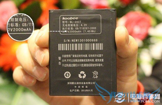 酷比MAX采用2000mAh电池容量