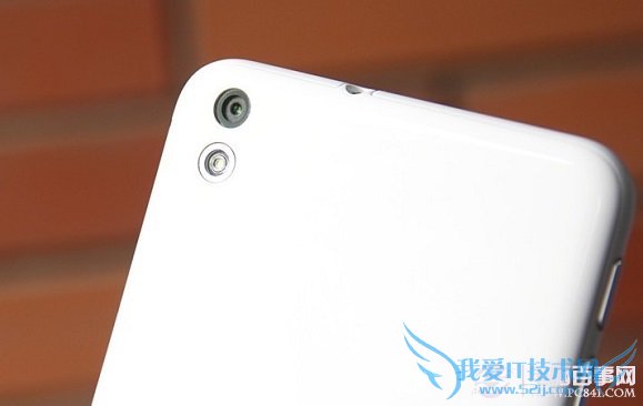 HTC Desire 816背面细节图片