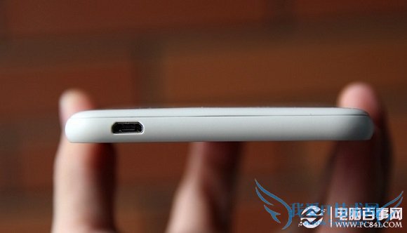 HTC Desire 816机身底部图片
