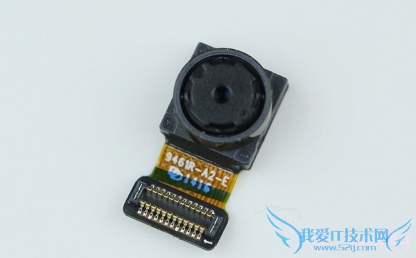 前置摄像头是800万像素背照式,光圈F/2.4