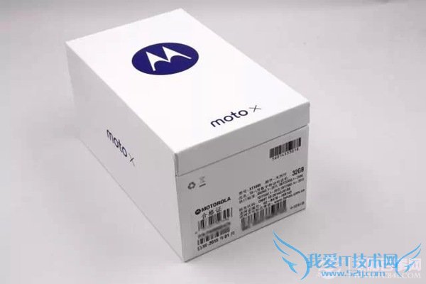 国行版Moto X比水货的盒子要厚很多