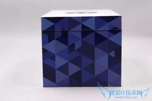 图为国行版Moto X侧面