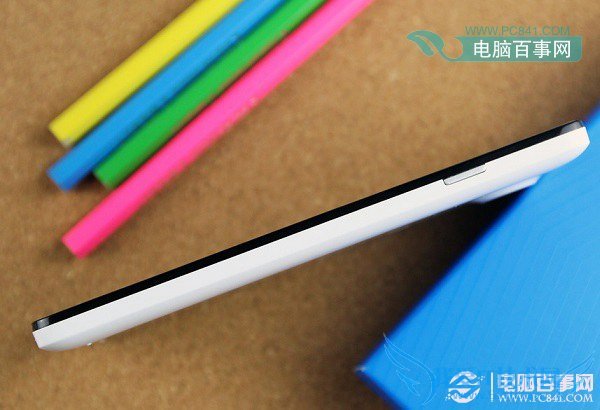 红牛V5机身右侧有电源按键