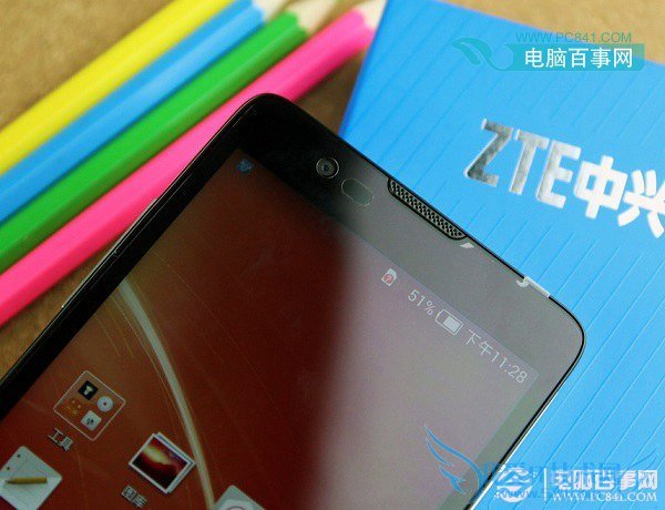 中兴红牛V5开箱手机正面上部图片