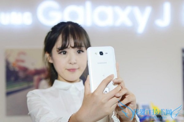 三星Galaxy J图片 美拍小鲜肉 三星Galaxy J手机图赏