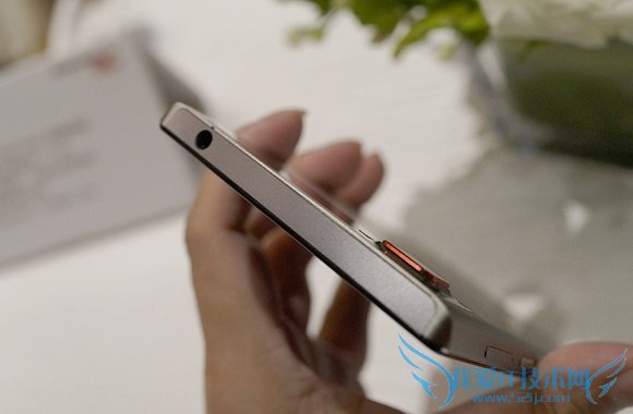 联想VIBE Z2 Pro手机顶部外观