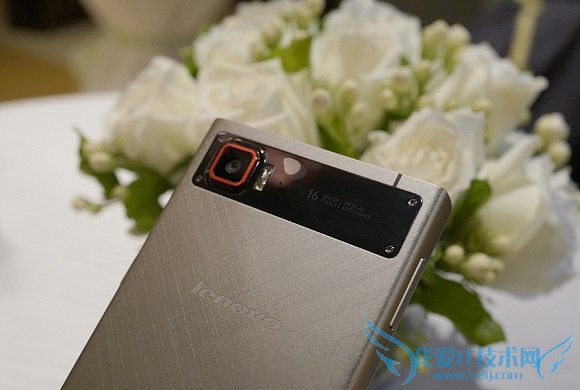 联想VIBE Z2 Pro后置摄像头外观