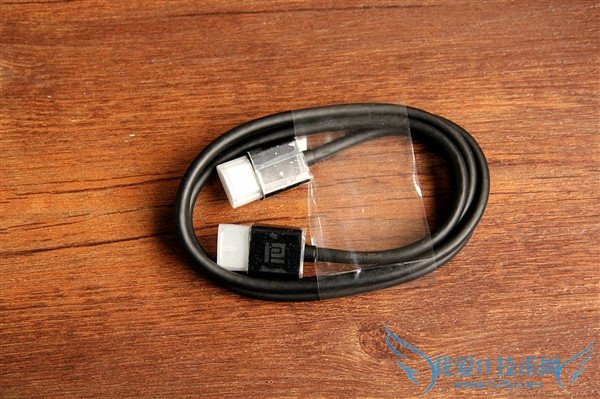 小米盒子3开箱图赏 小米盒子3代外观组图