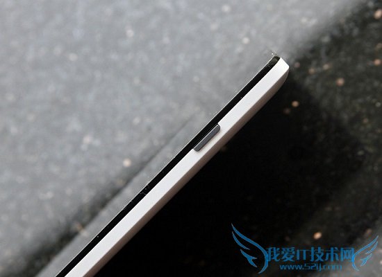 中兴红牛V5机身右侧电源按键特写