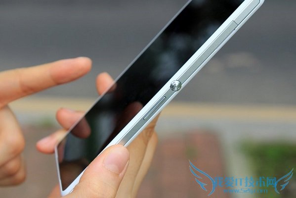 索尼Z2手机侧面图赏