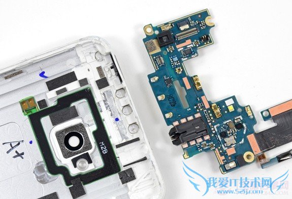 HTC One M7被拆的所剩无几的子板