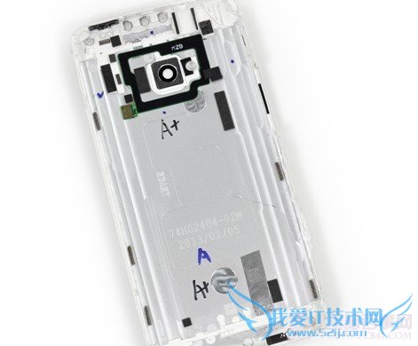 HTC One M7后壳上有NFC天线和传感器